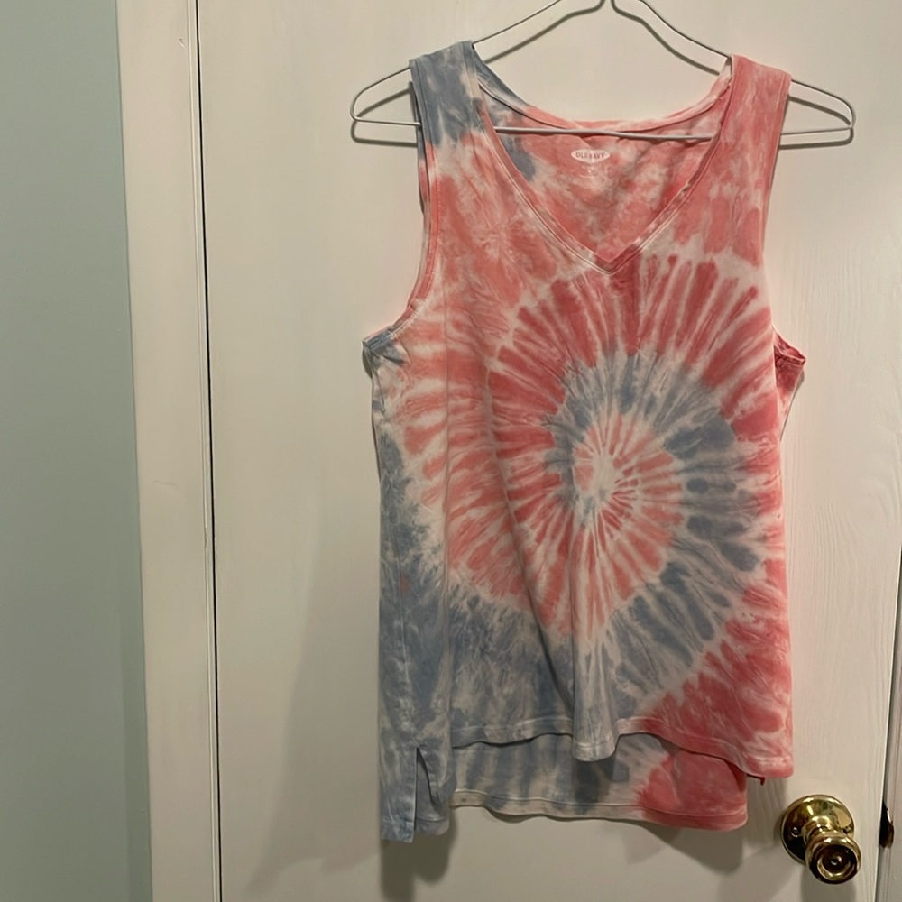 Old Navy red, white, and blue tie dye tank.Size M